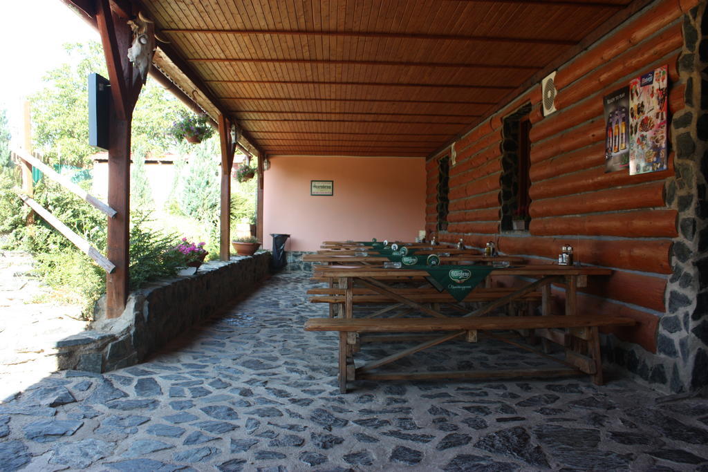 Penzion Jaros Popuvky Bagian luar foto