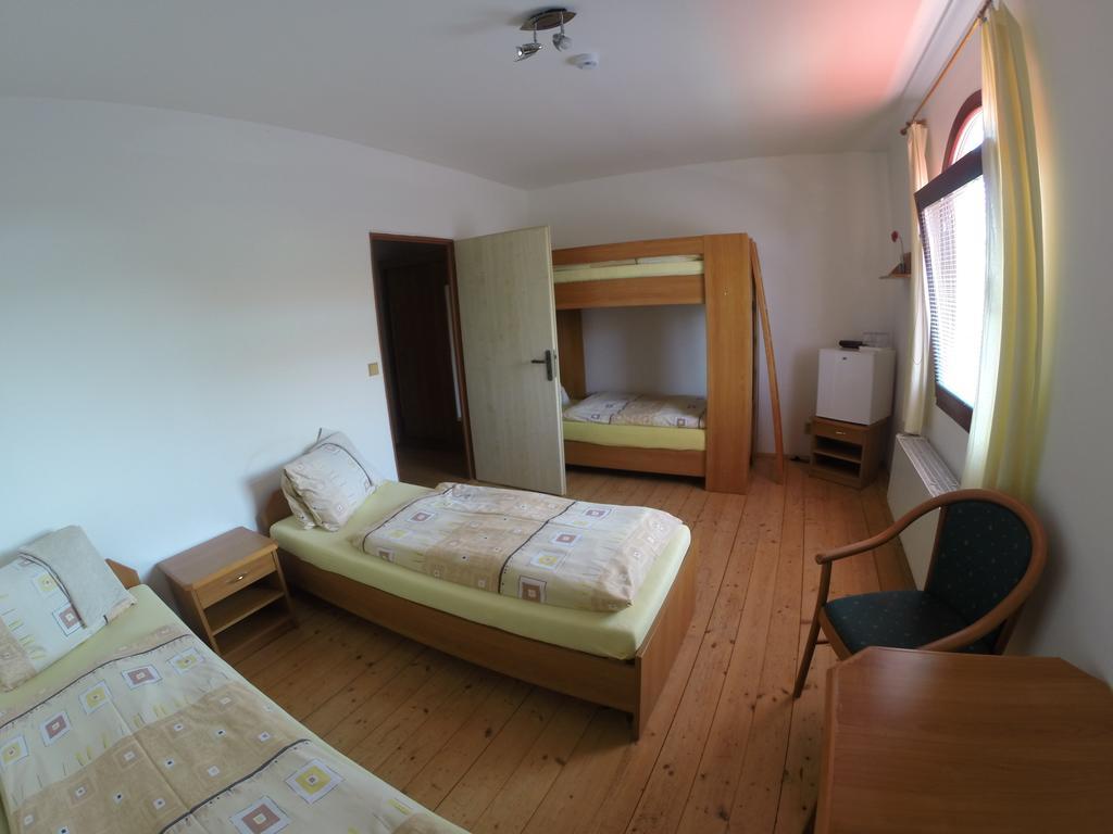Penzion Jaros Popuvky Bagian luar foto